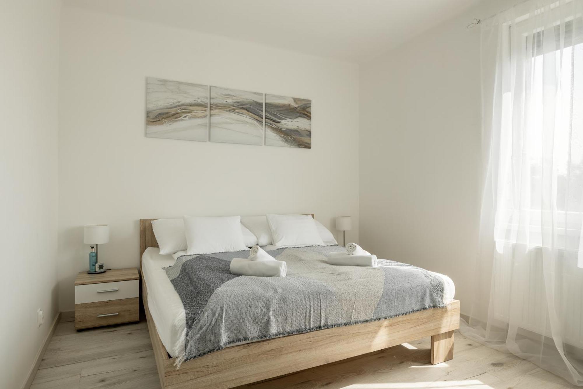 Malompark Apartman With Free Parking Debrecen Exterior photo