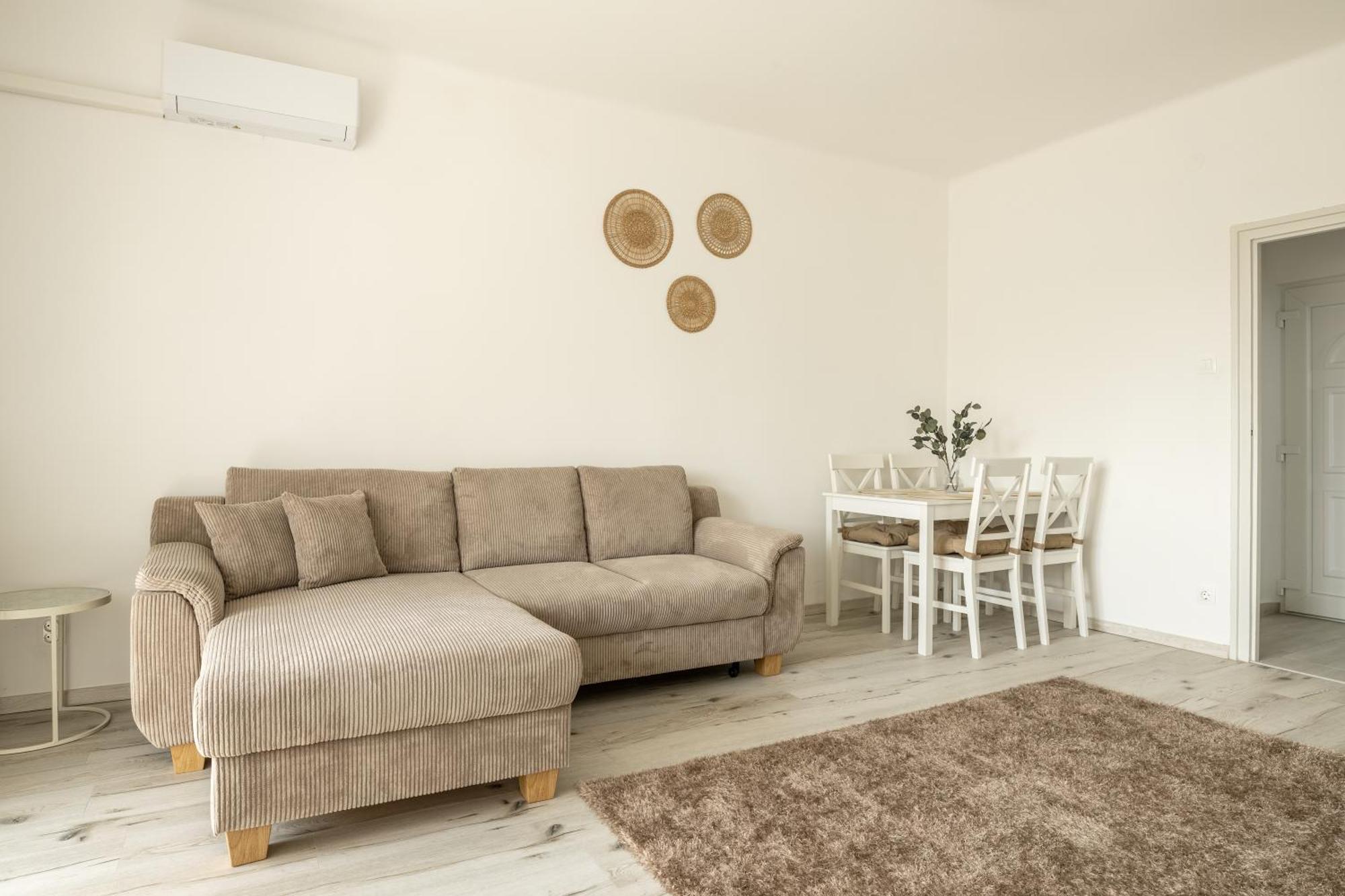 Malompark Apartman With Free Parking Debrecen Exterior photo