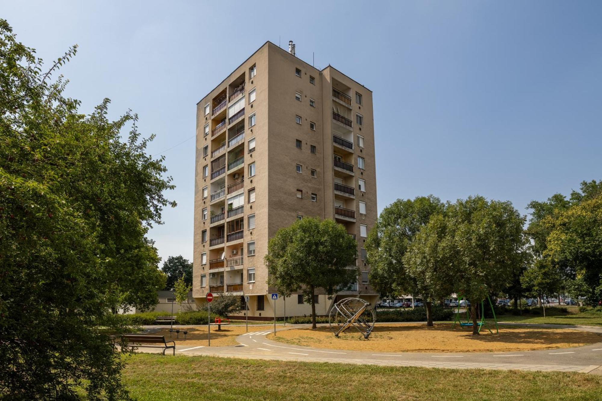 Malompark Apartman With Free Parking Debrecen Exterior photo