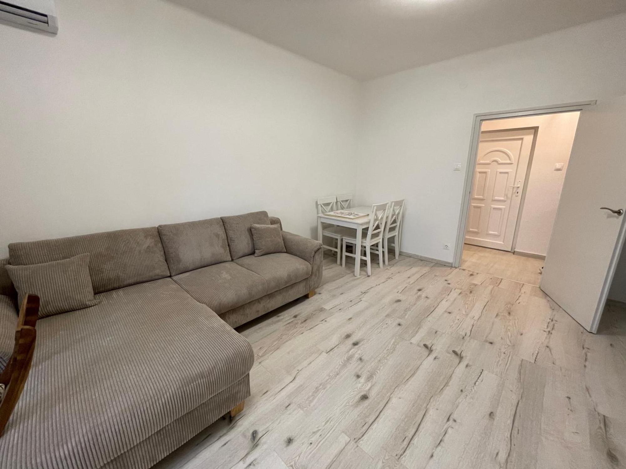 Malompark Apartman With Free Parking Debrecen Exterior photo